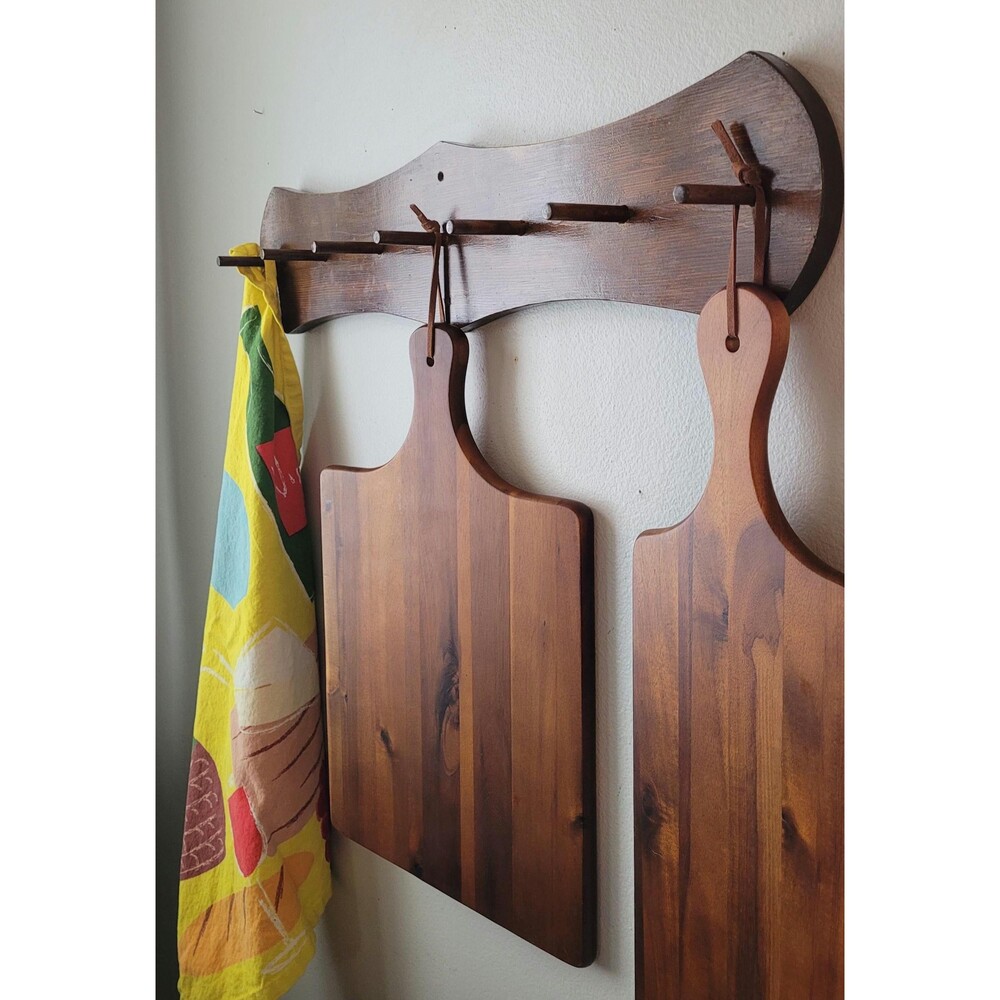 Vintage Wood Wall Rack: 7 Peg Hooks, 18-Inch Wide Coat Hat Organizer - Picture 3 of 9